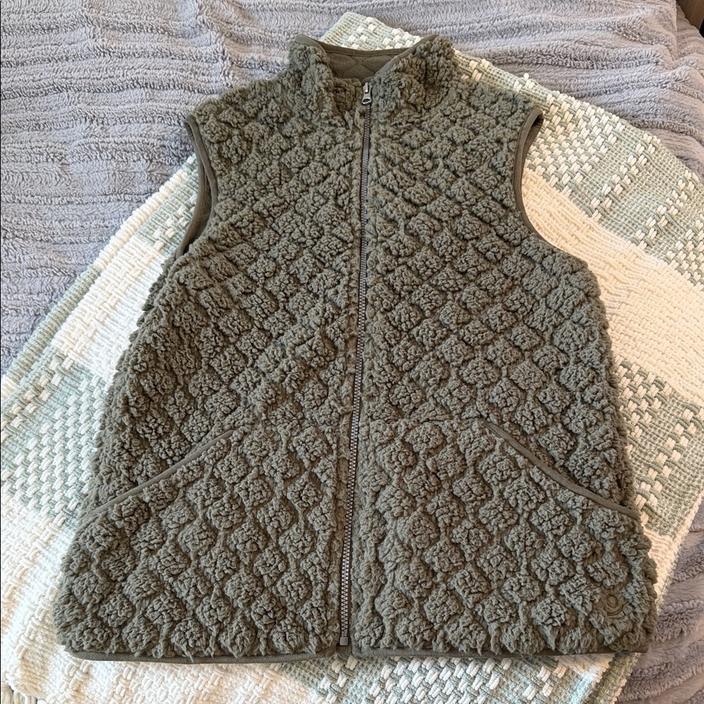 Women’s Cuddl Duds vest 💚